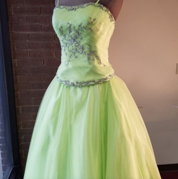 SIZE 6 PRINCESS DRESS CONVERTIBLE A-LINE - Picture 4 of 6